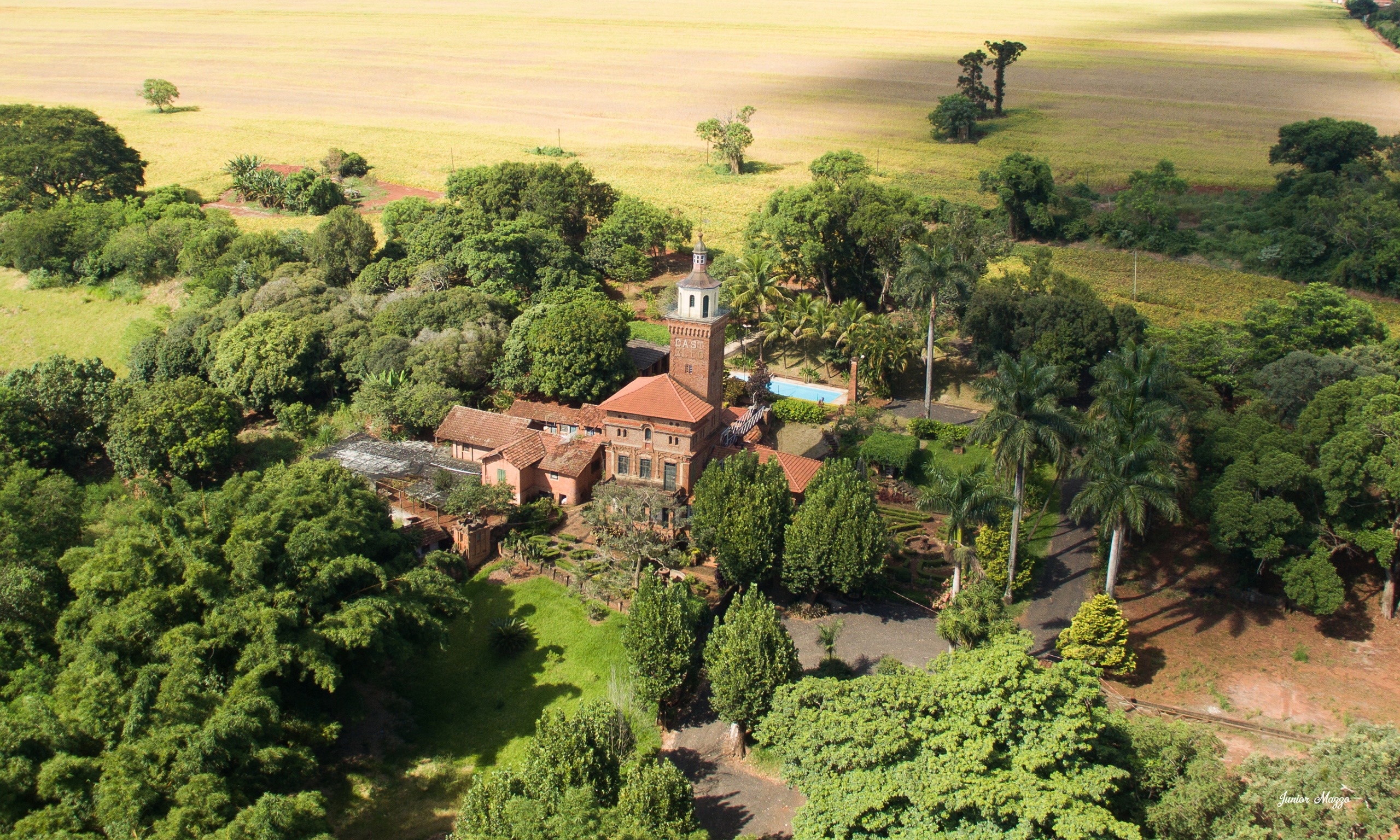 <img src="/wp-content/uploads/2020/01/castelo-crest-branco-transp.png" alt="Castelo Furlani" style="width:250px;height:250px"> <br>Castelo Furlani